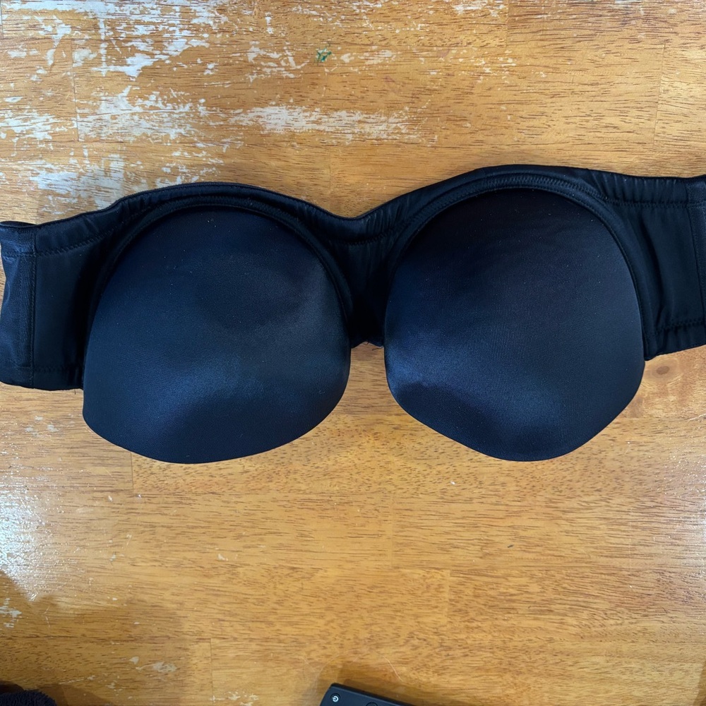 Black Strapless Bra with Molded Cups and Wide Band - Picture 3 of 13